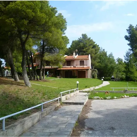 Korina - Beachfront Maisonette Between & Metamorphosis Villa