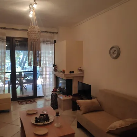 Korina - Beachfront Maisonette Between & Metamorphosis Villa *